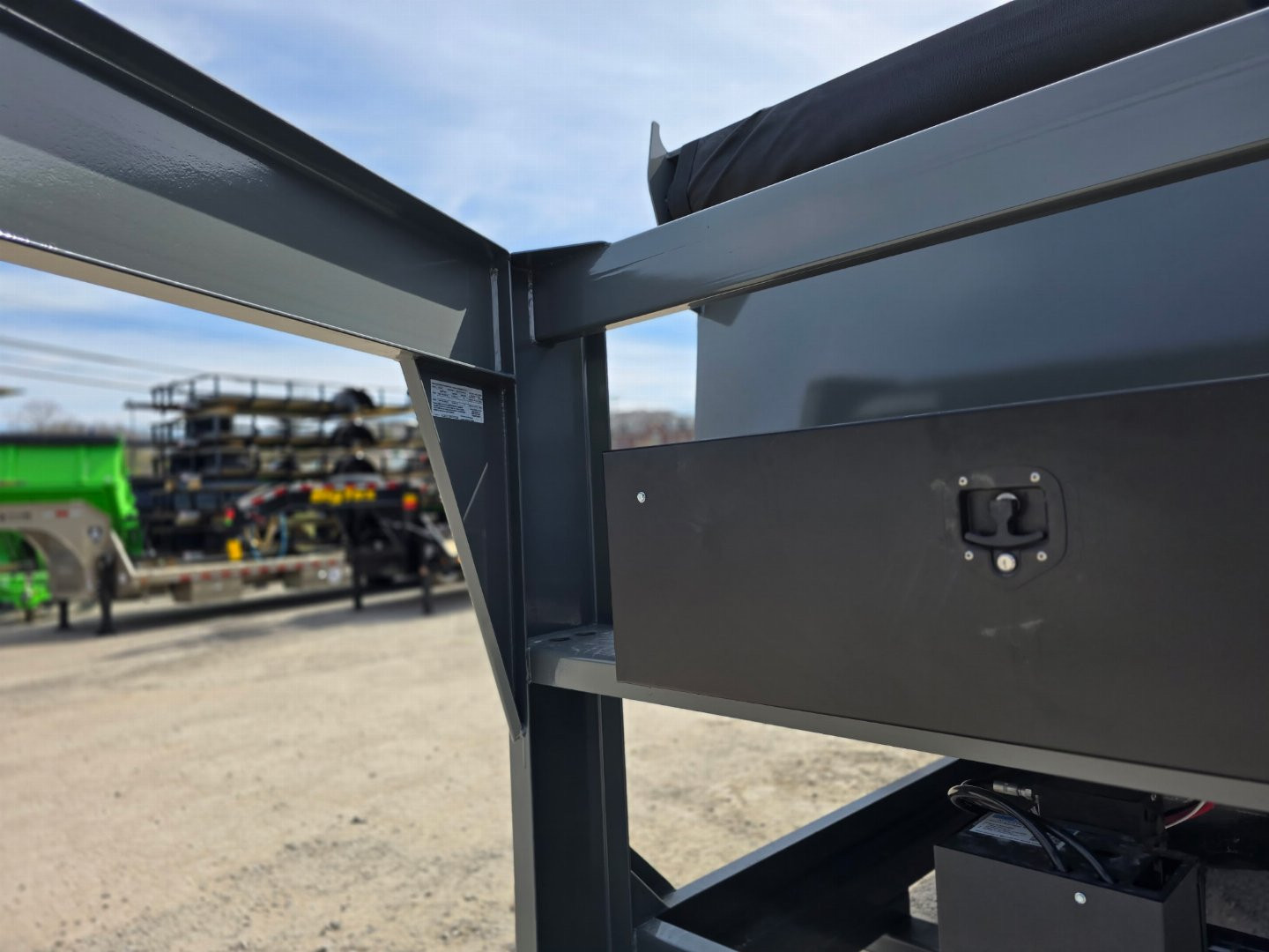 New 2025 Behnke LPD 83X16 16K GN HYD JACK Dump Trailer