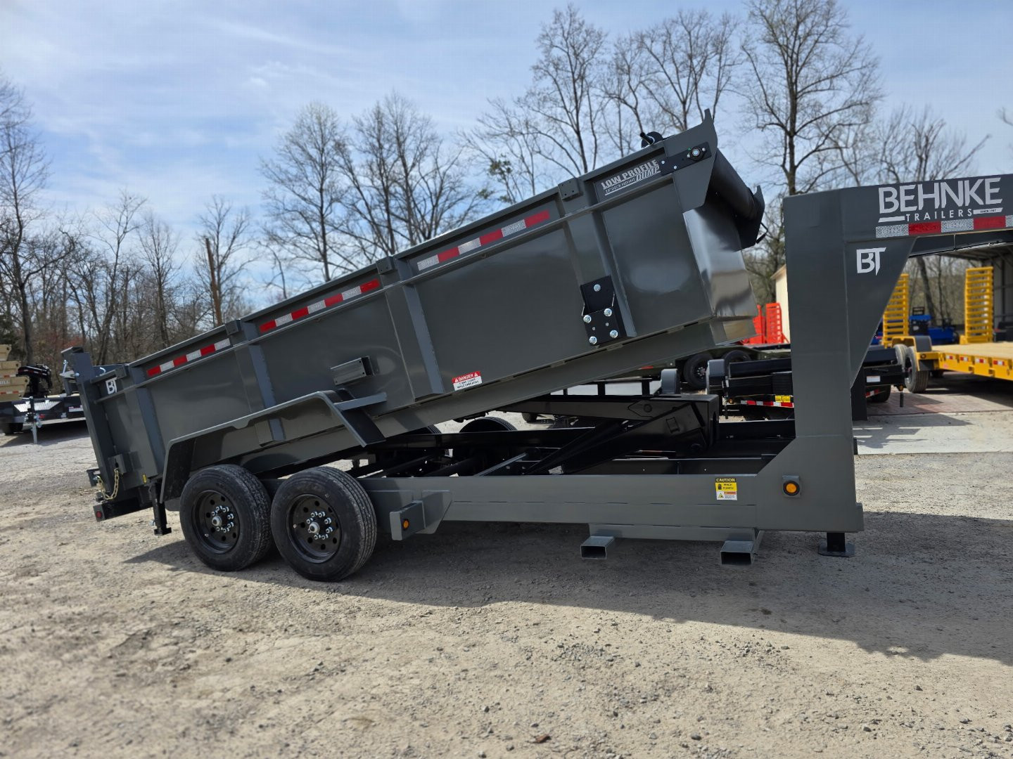 New 2025 Behnke LPD 83X16 16K GN HYD JACK Dump Trailer