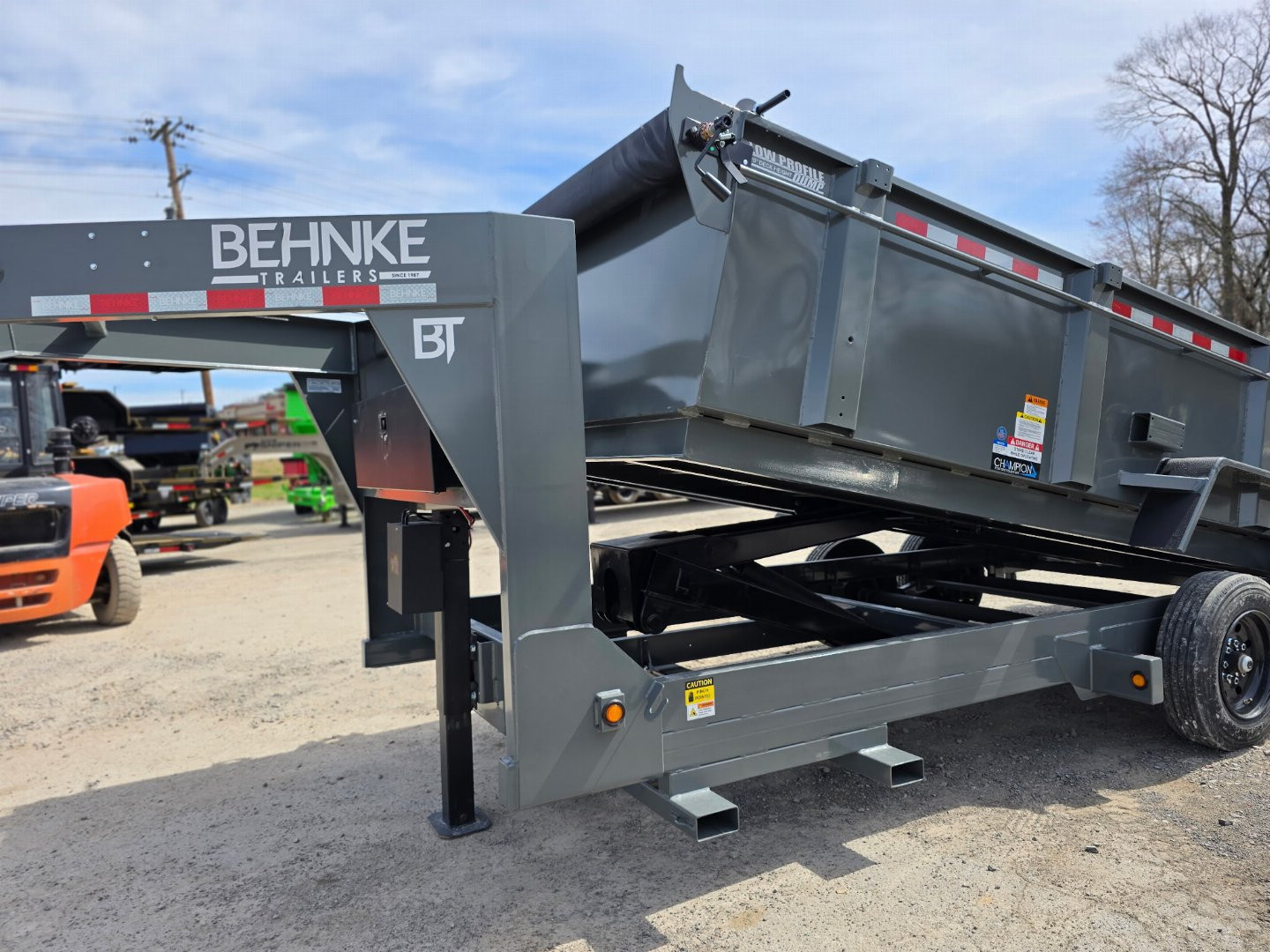 New 2025 Behnke LPD 83X16 16K GN HYD JACK Dump Trailer