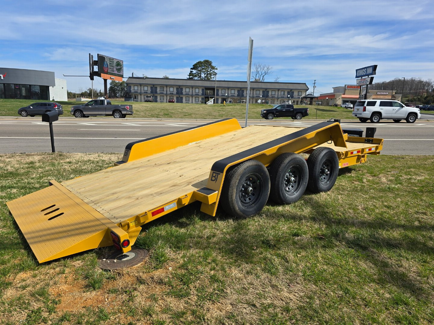 New 2025 Behnke TBCT 22' 3AXLE TILT Equipment Trailer