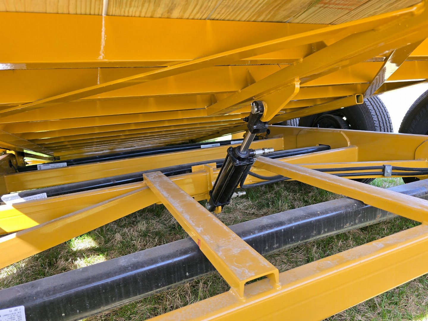 New 2025 Behnke TBCT 22' 3AXLE TILT Equipment Trailer