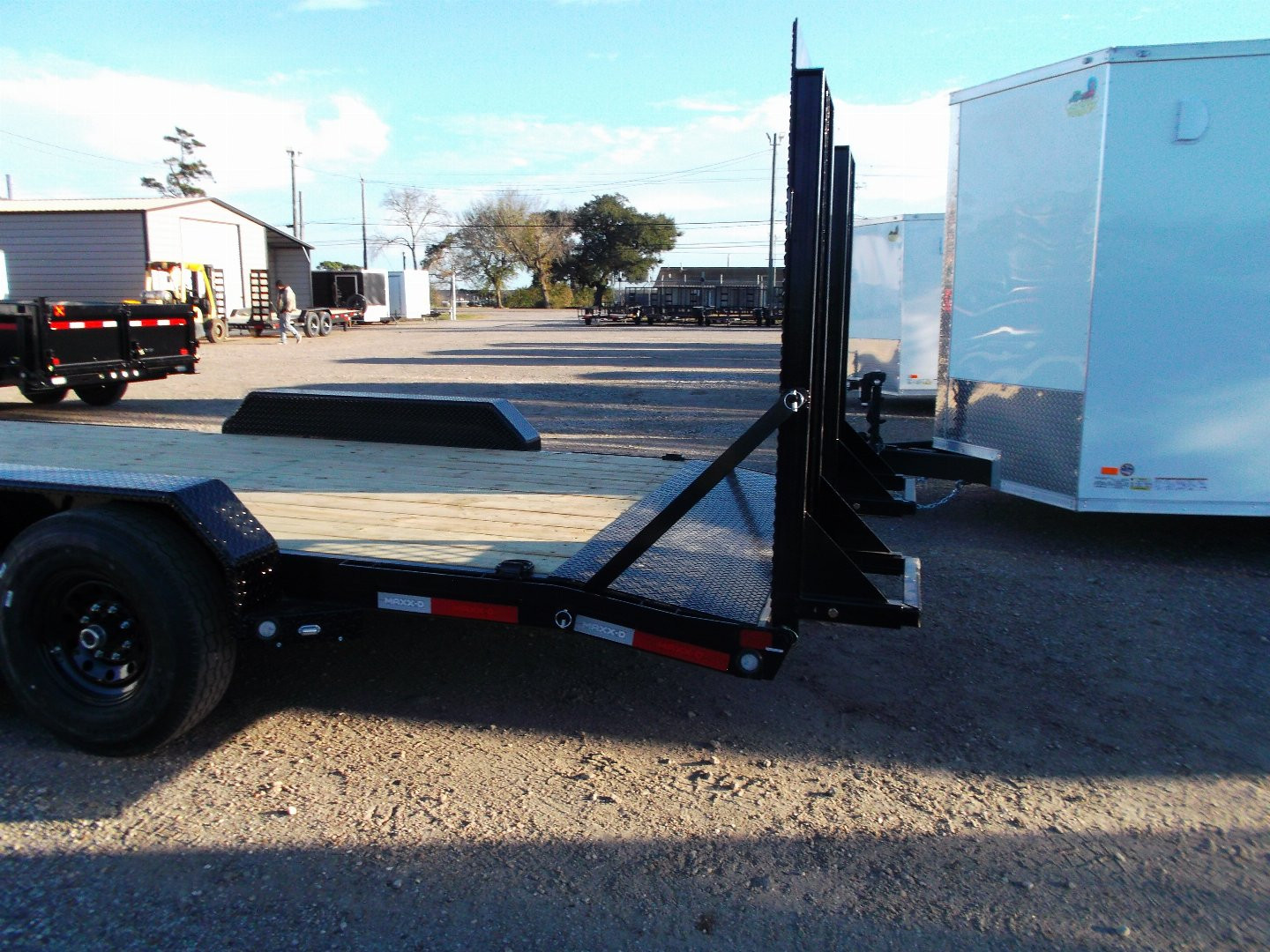 New 2025 MAXXD 102x20 H5X 10K Car Hauler / Racing Trailer / Flatbed / Equipment Hauler / Drive Over Fenders / 5200# Axles / Powder Coated / LEDs / 5ft Stand Up Equipment Ramps