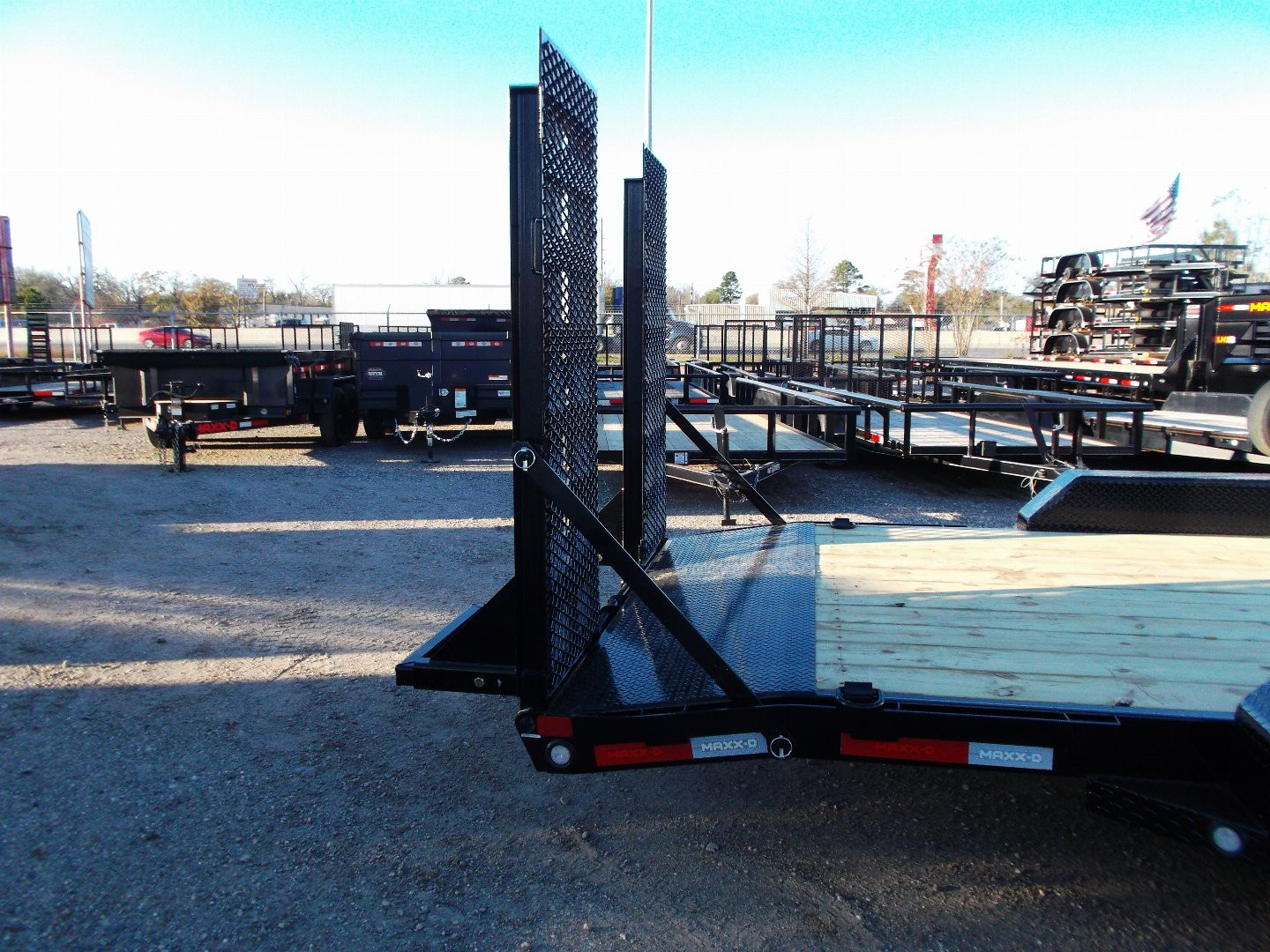 New 2025 MAXXD 102x20 H5X 10K Car Hauler / Racing Trailer / Flatbed / Equipment Hauler / Drive Over Fenders / 5200# Axles / Powder Coated / LEDs / 5ft Stand Up Equipment Ramps