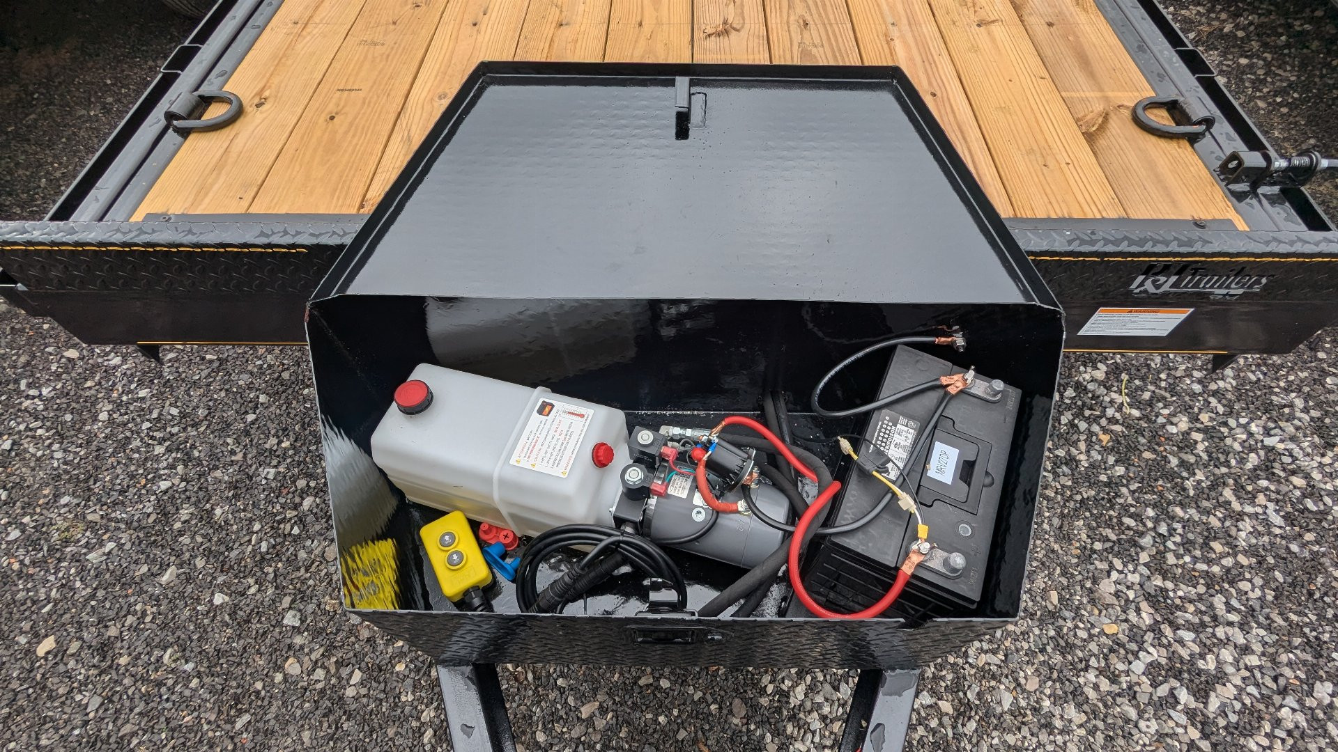 New 2025 P & T Trailers 82X20 7TON POWER TILT Equipment Trailer