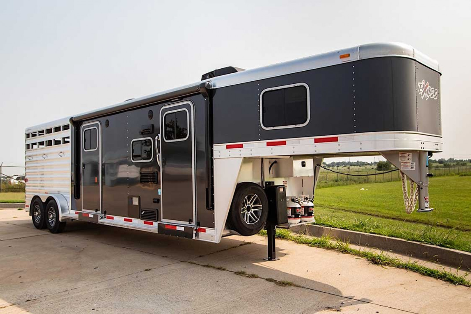 New 2025 Exiss Trailers EXPRESS LQ 2,3, OR 4 HORSE Stock / Stock Combo Trailer