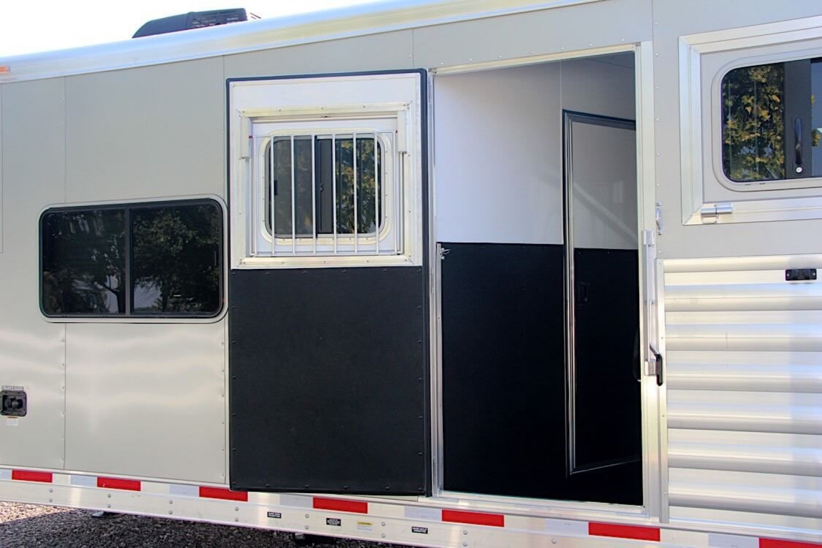 New 2025 Exiss Trailers 2,3,4 Horse w/ 10' short wall LQ Stock / Stock Combo Trailer