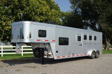 New 2025 Exiss Trailers 2,3,4 Horse w/ 10' short wall LQ Stock / Stock Combo Trailer