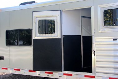 New 2025 Exiss Trailers 2,3,4 Horse w/ 10' short wall LQ Stock / Stock Combo Trailer