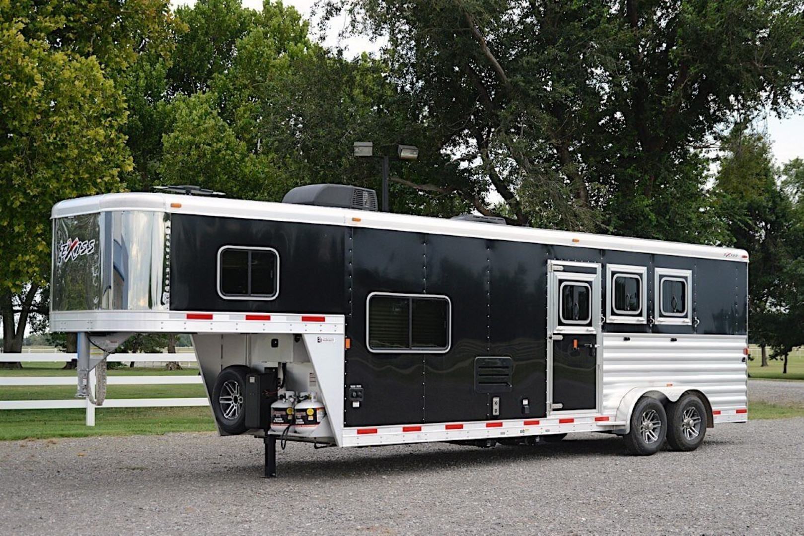 New 2025 Exiss Trailers ESCAPE 7308 2-4 HORSE LQ Stock / Stock Combo Trailer