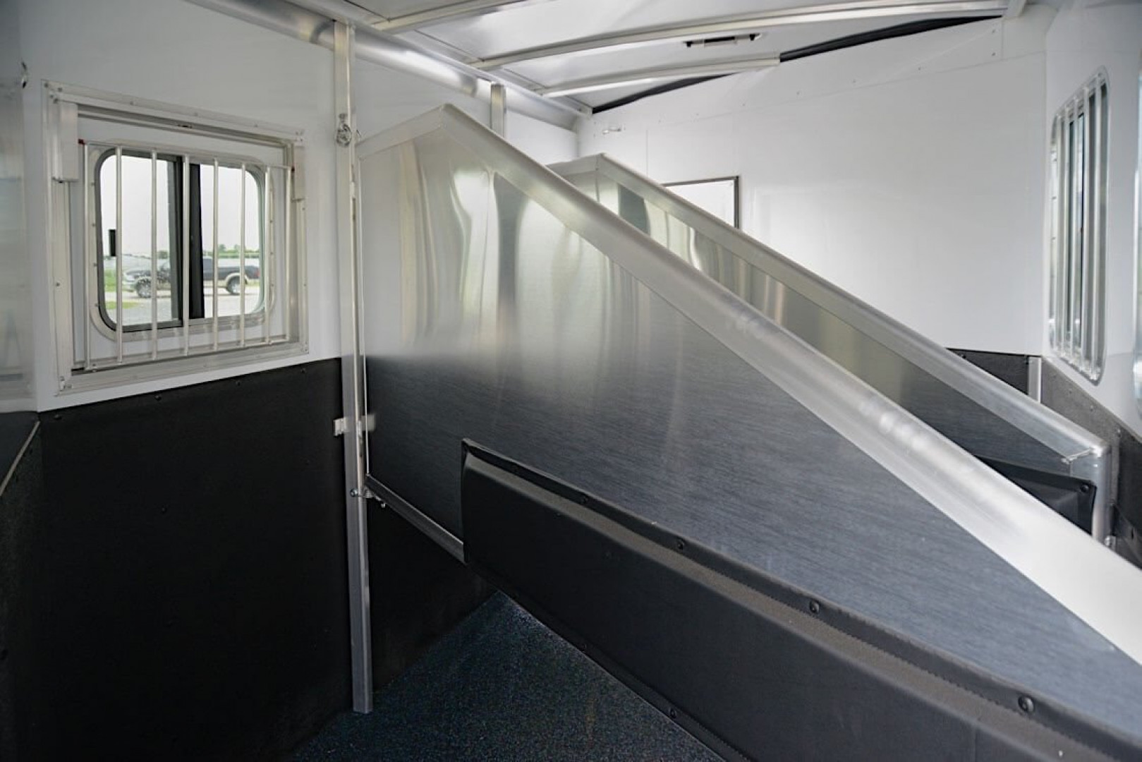 New 2025 Exiss Trailers ESCAPE 7308 2-4 HORSE LQ Stock / Stock Combo Trailer