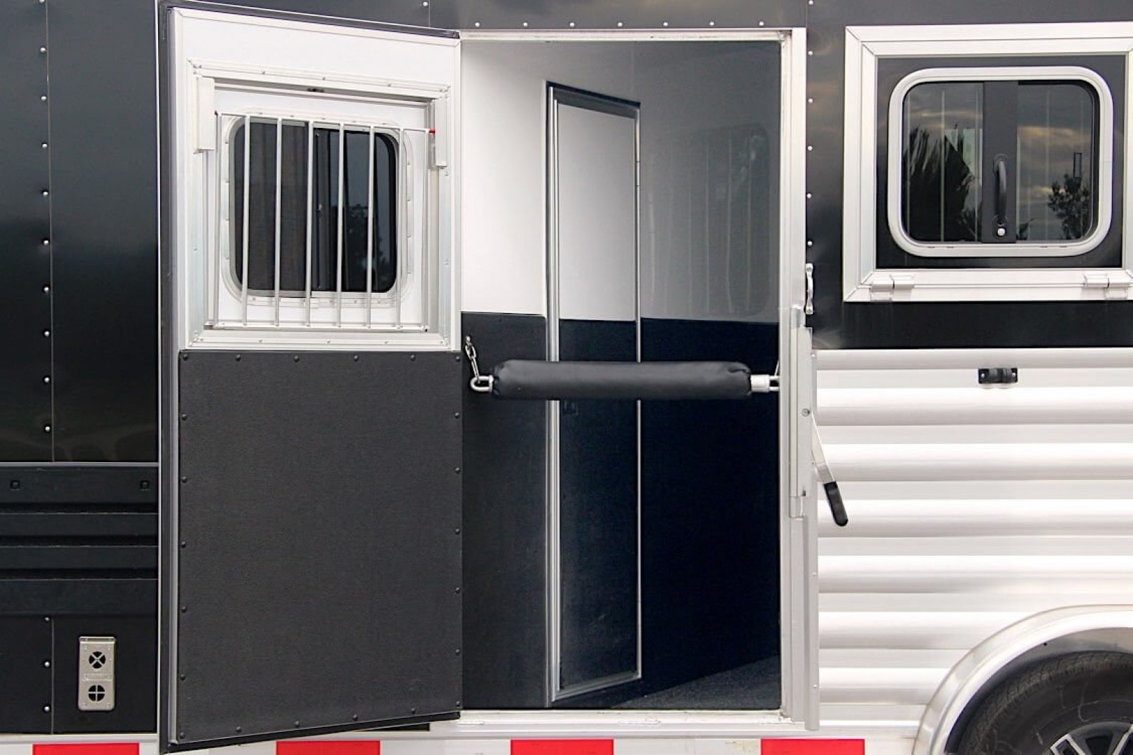 New 2025 Exiss Trailers ESCAPE 7308 2-4 HORSE LQ Stock / Stock Combo Trailer