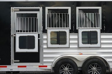 New 2025 Exiss Trailers ESCAPE 7308 2-4 HORSE LQ Stock / Stock Combo Trailer