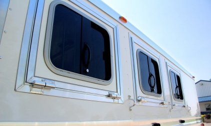 New 2025 Exiss Trailers 7400 4 HORSE GN Stock / Stock Combo Trailer