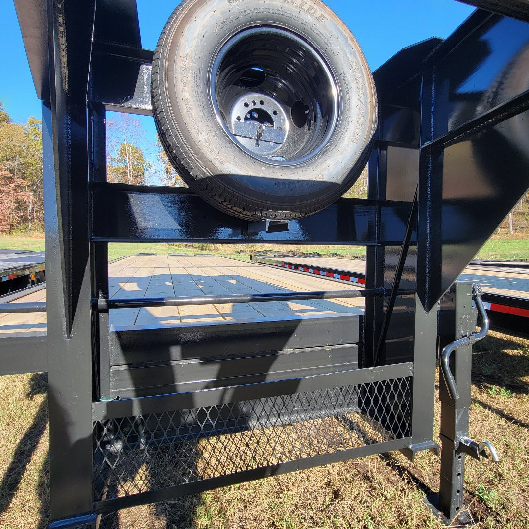 New 2024 Carry-On 25+5 GN 20K Equipment Trailer