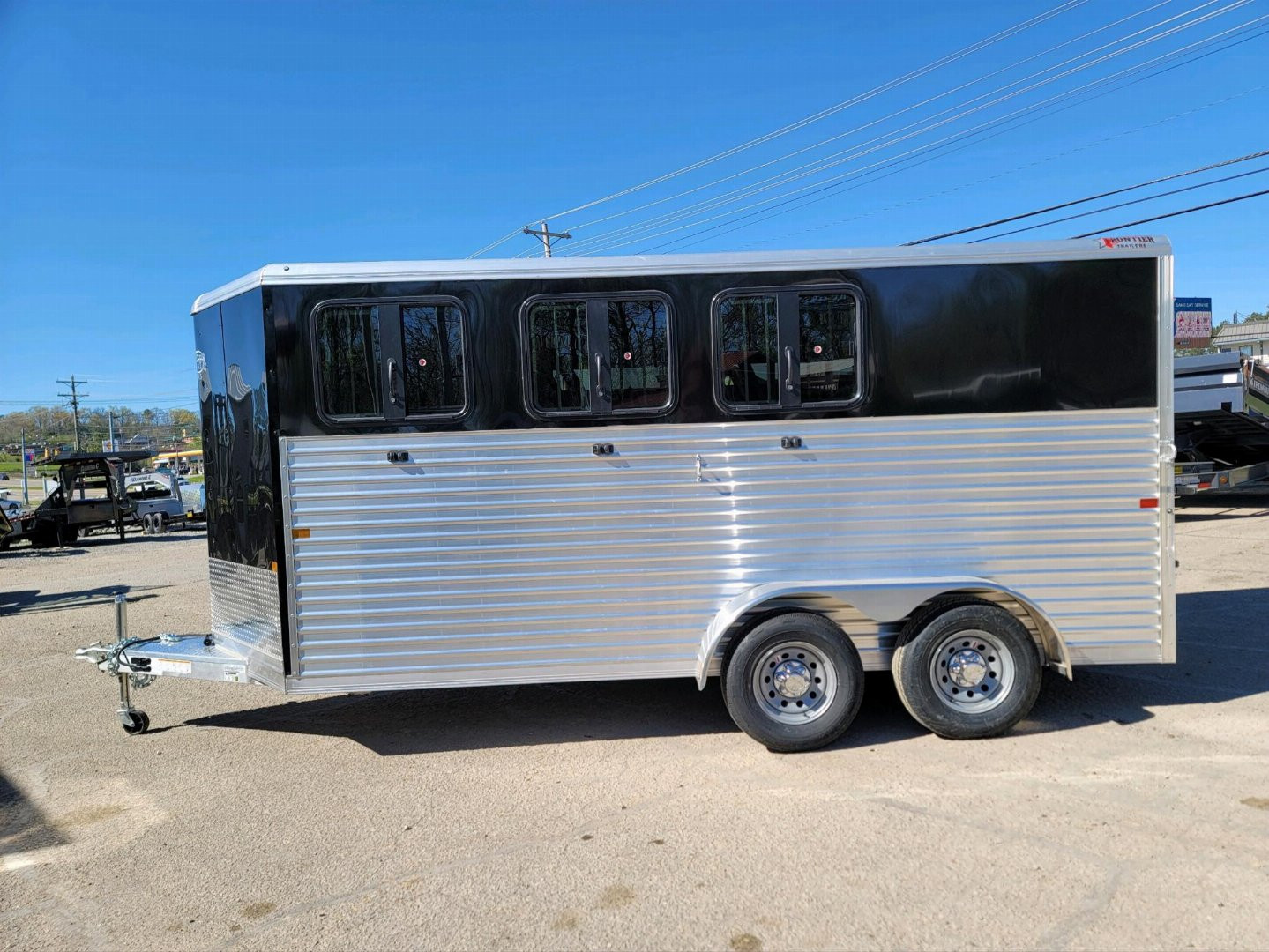 New 2024 Frontier Trailers 3 horse slant load Stock / Stock Combo Trailer