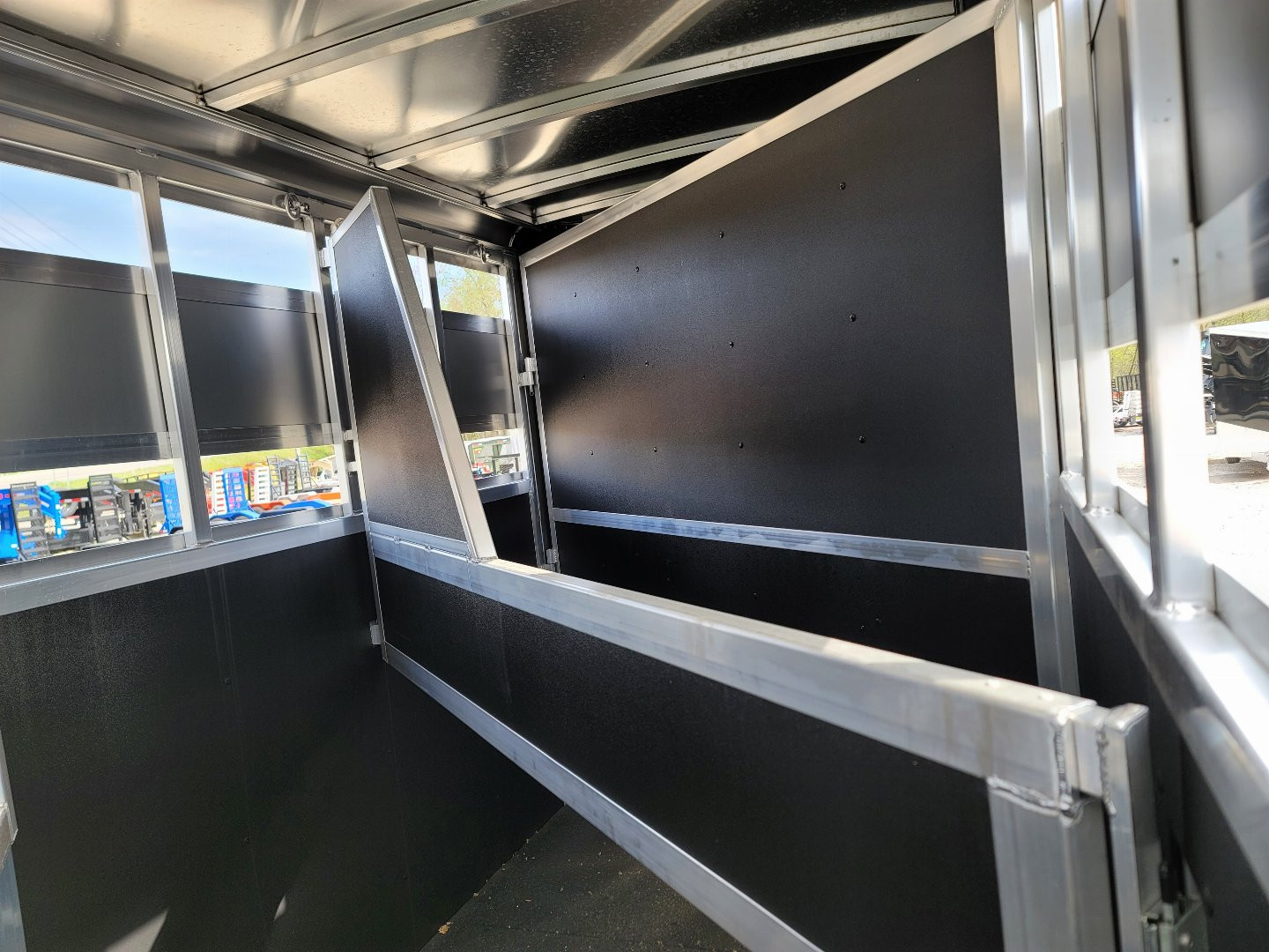 New 2024 SHADOW 3 HORSE WHITE Pen / Stock Combo Trailer