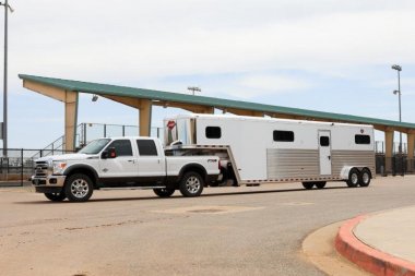 New 2024 Hart Trailers Head to Head 4 Horse Stock / Stock Combo Trailer