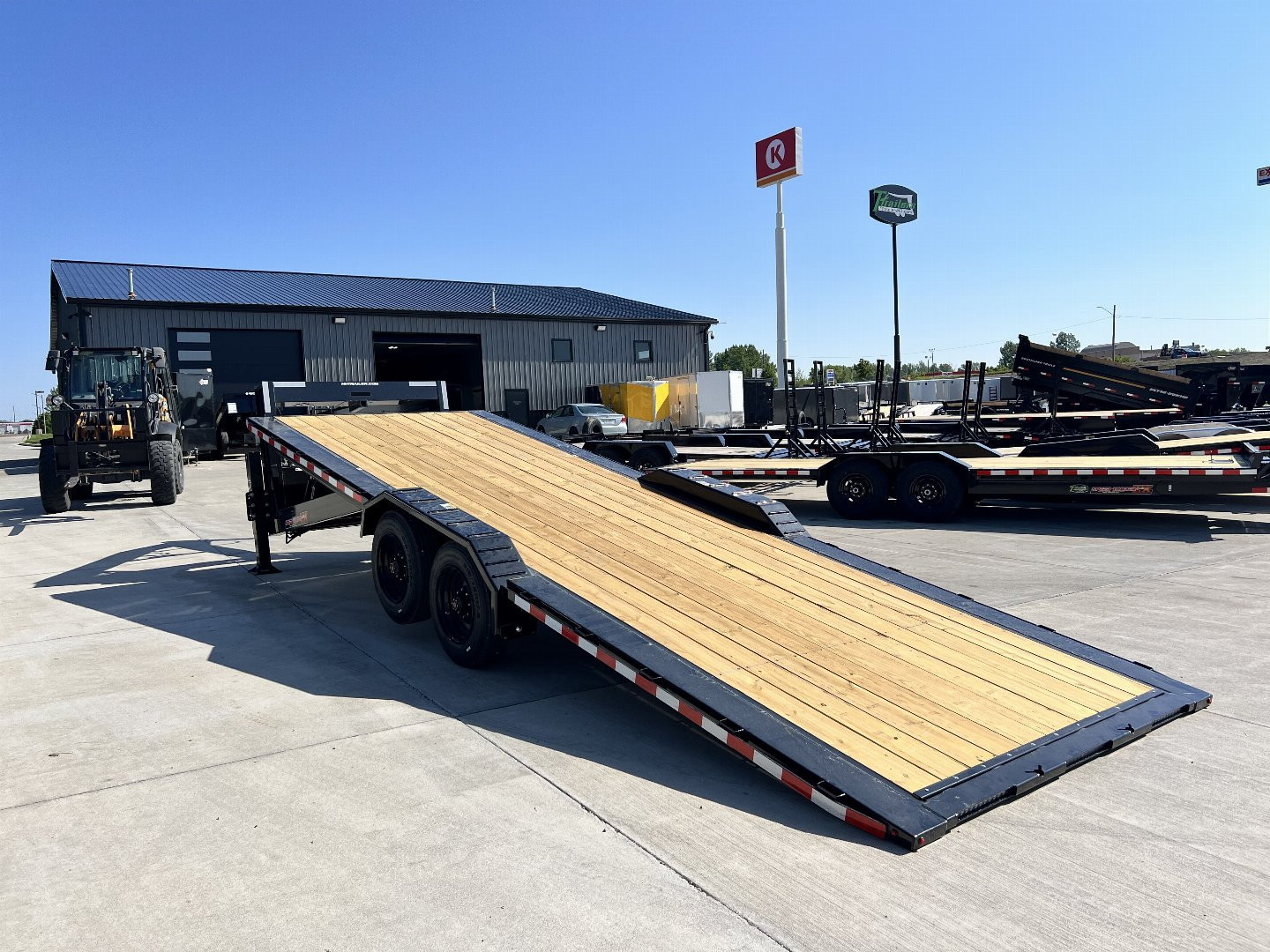 New 2025 H&H HEAVY DUTY Gooseneck 102” Wide SPEEDLOADER 30' POWER TILT 16K POWER Jacks, key fob Remote, winch plate, solar charger, Drive Over Fenders, Upgraded Frame