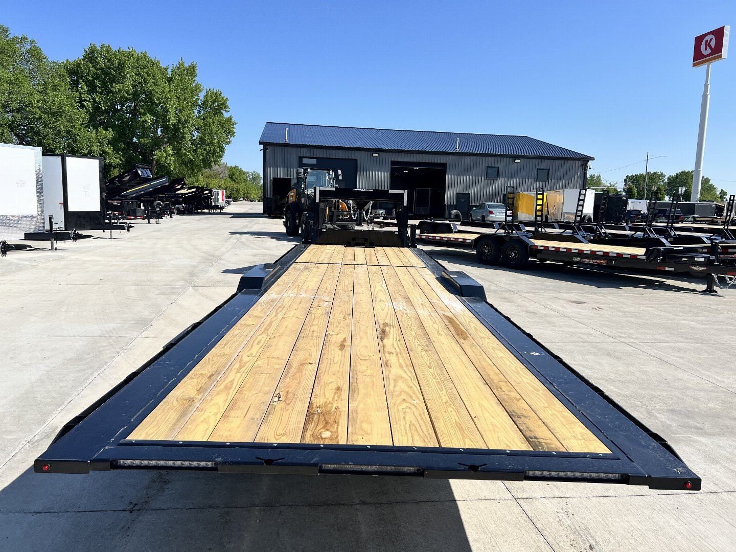 New 2025 H&H HEAVY DUTY Gooseneck 102” Wide SPEEDLOADER 30' POWER TILT 16K POWER Jacks, key fob Remote, winch plate, solar charger, Drive Over Fenders, Upgraded Frame