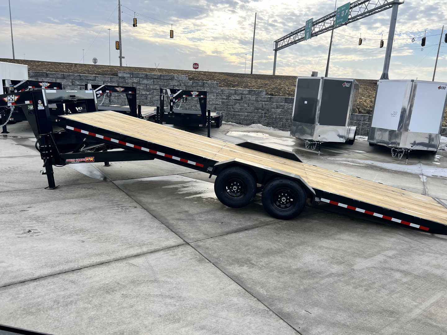 New 2026 H&H Gooseneck SPEEDLOADER 26' POWER TILT 14K, winch plate drive over fender