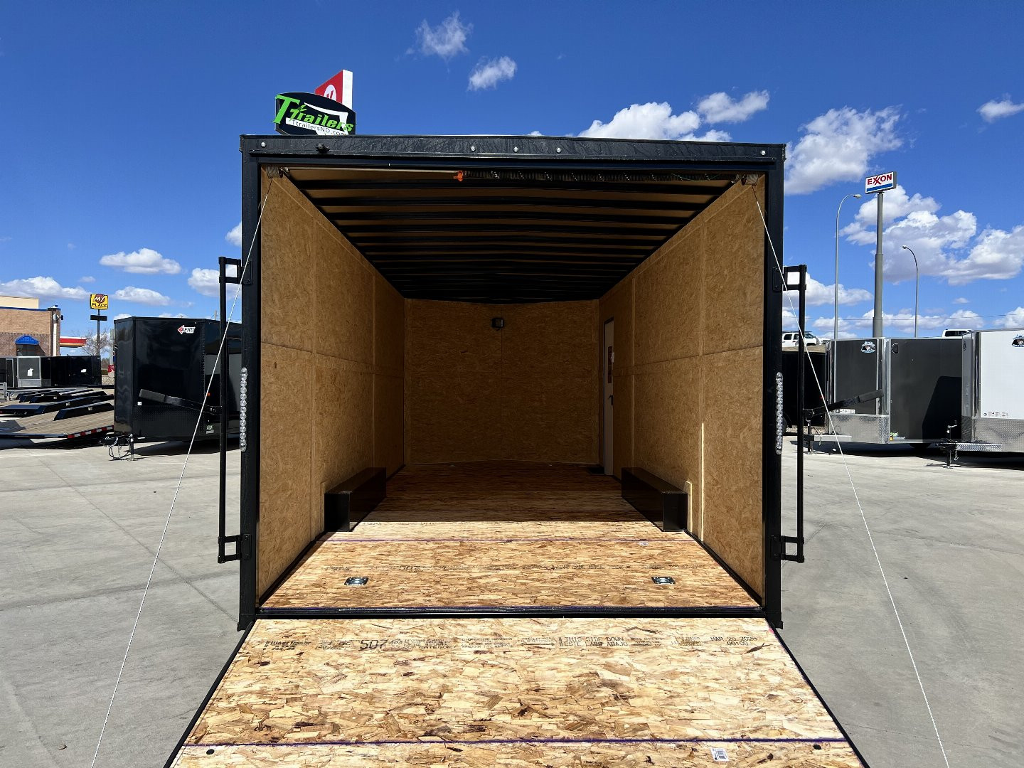 New NEW 2025 AERO 8.5x20 +2’V, 2-7000lb axles= 14K 7’ TALL, 3/8 WOOD Interior, BLACKOUT  EDITION- QUALITY Aluminum Wheels Enclosed Car Hauler Trailer
