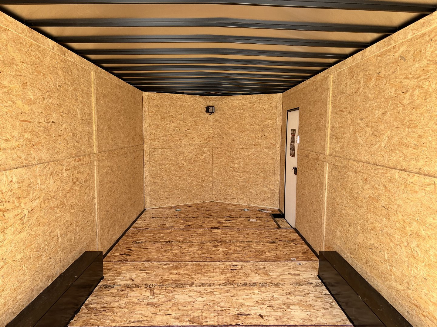 New NEW 2025 AERO 8.5x20 +2’V, 2-7000lb axles= 14K 7’ TALL, 3/8 WOOD Interior, BLACKOUT  EDITION- QUALITY Aluminum Wheels Enclosed Car Hauler Trailer