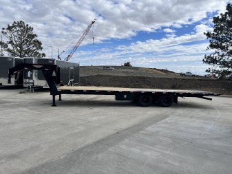 New 2025 H&H 30’ Gooseneck 21 ft Flat with Hydraulic 9 ft Dovetail Hydraulic Jacks, Key Fob Remote 25.9K Tandem Dual axles