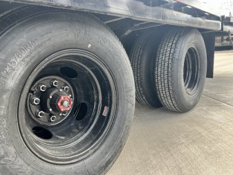 New 2025 H&H 30’ Gooseneck 21 ft Flat with Hydraulic 9 ft Dovetail Hydraulic Jacks, Key Fob Remote 25.9K Tandem Dual axles