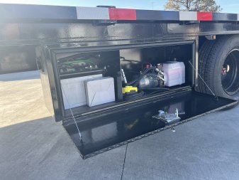 New 2025 H&H 30’ Gooseneck 21 ft Flat with Hydraulic 9 ft Dovetail Hydraulic Jacks, Key Fob Remote 25.9K Tandem Dual axles