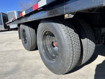 New 2025 H&H 30’ Gooseneck 21 ft Flat with Hydraulic 9 ft Dovetail Hydraulic Jacks, Key Fob Remote 25.9K Tandem Dual axles