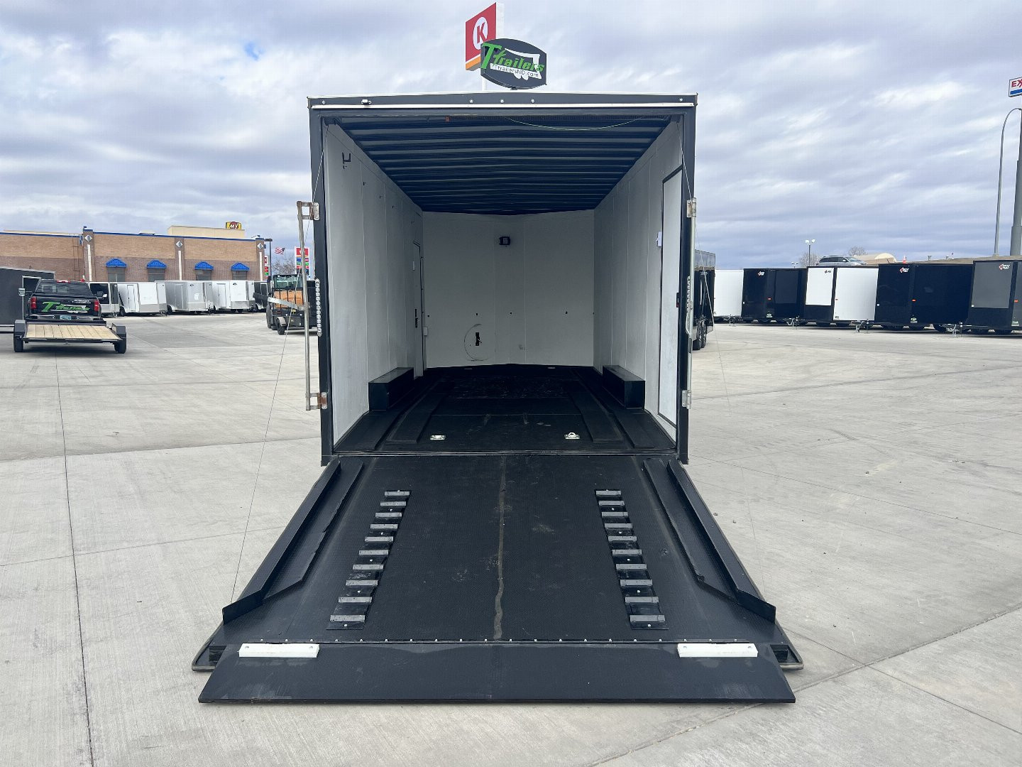 Used 2023 AERO 8.5x20 +2’V SNOW BEAR EXTRA TALL 7’ 7” QUALITY Enclosed Rear Ramp Car Hauler Cargo Trailer