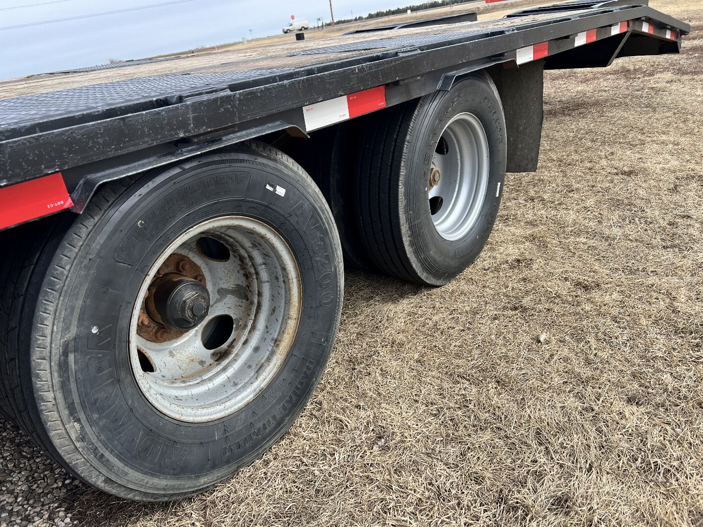 Used 2018 Legend 40ft Gooseneck with 2-12,000 lb axles