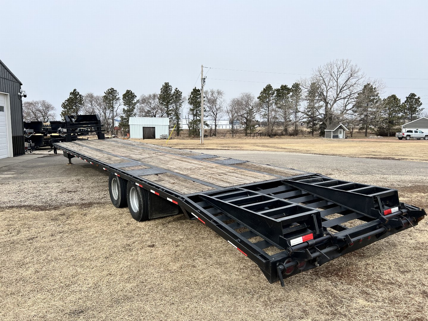 Used 2018 Legend 40ft Gooseneck with 2-12,000 lb axles
