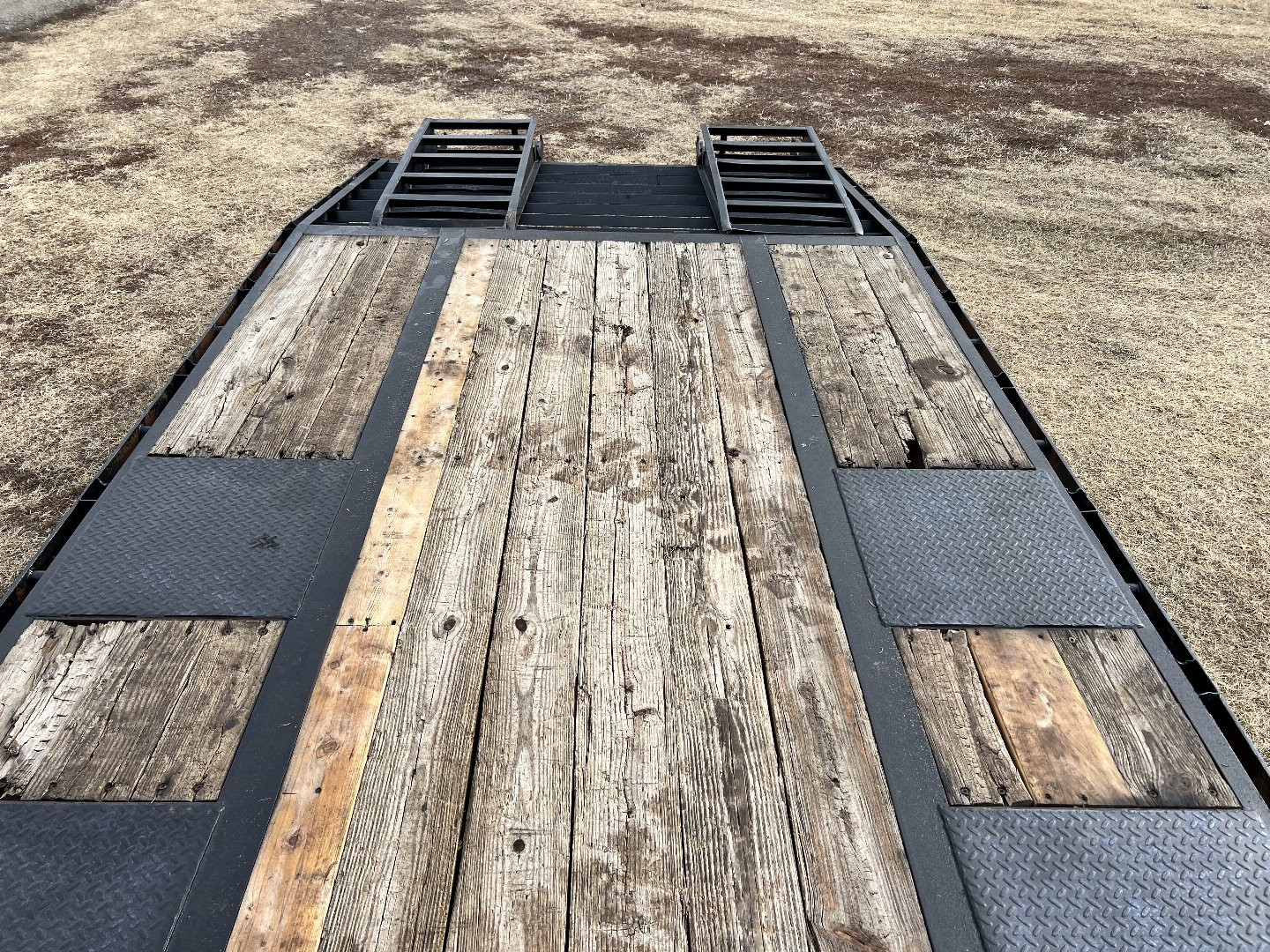 Used 2018 Legend 40ft Gooseneck with 2-12,000 lb axles