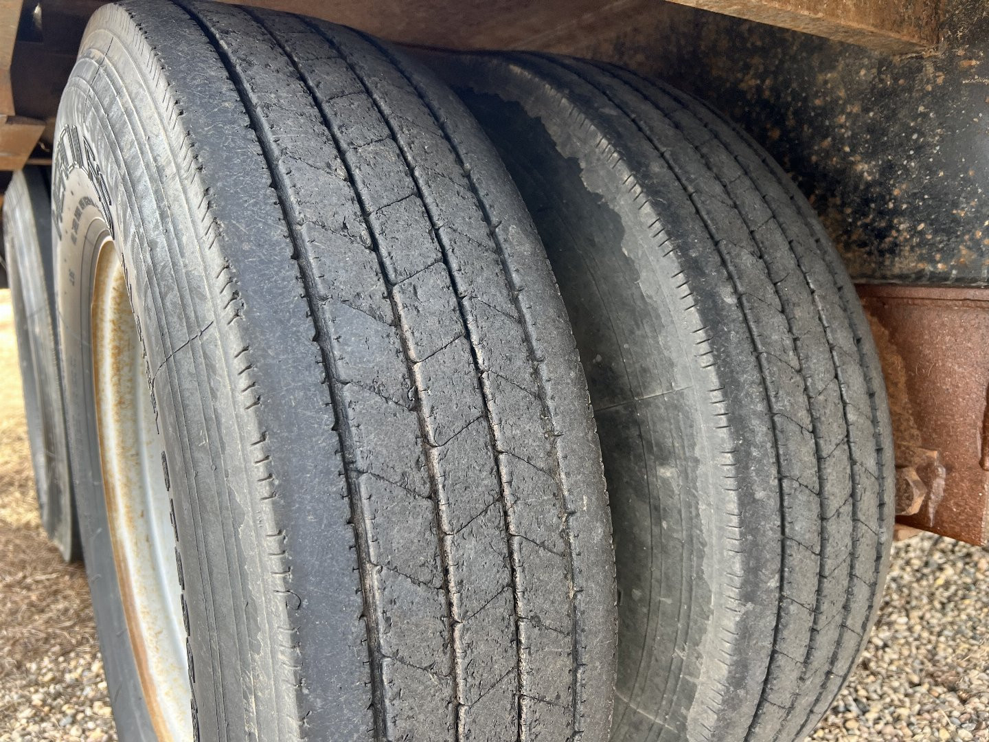 Used 2018 Legend 40ft Gooseneck with 2-12,000 lb axles