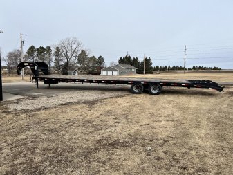 Used 2018 Legend 40ft Gooseneck with 2-12,000 lb axles