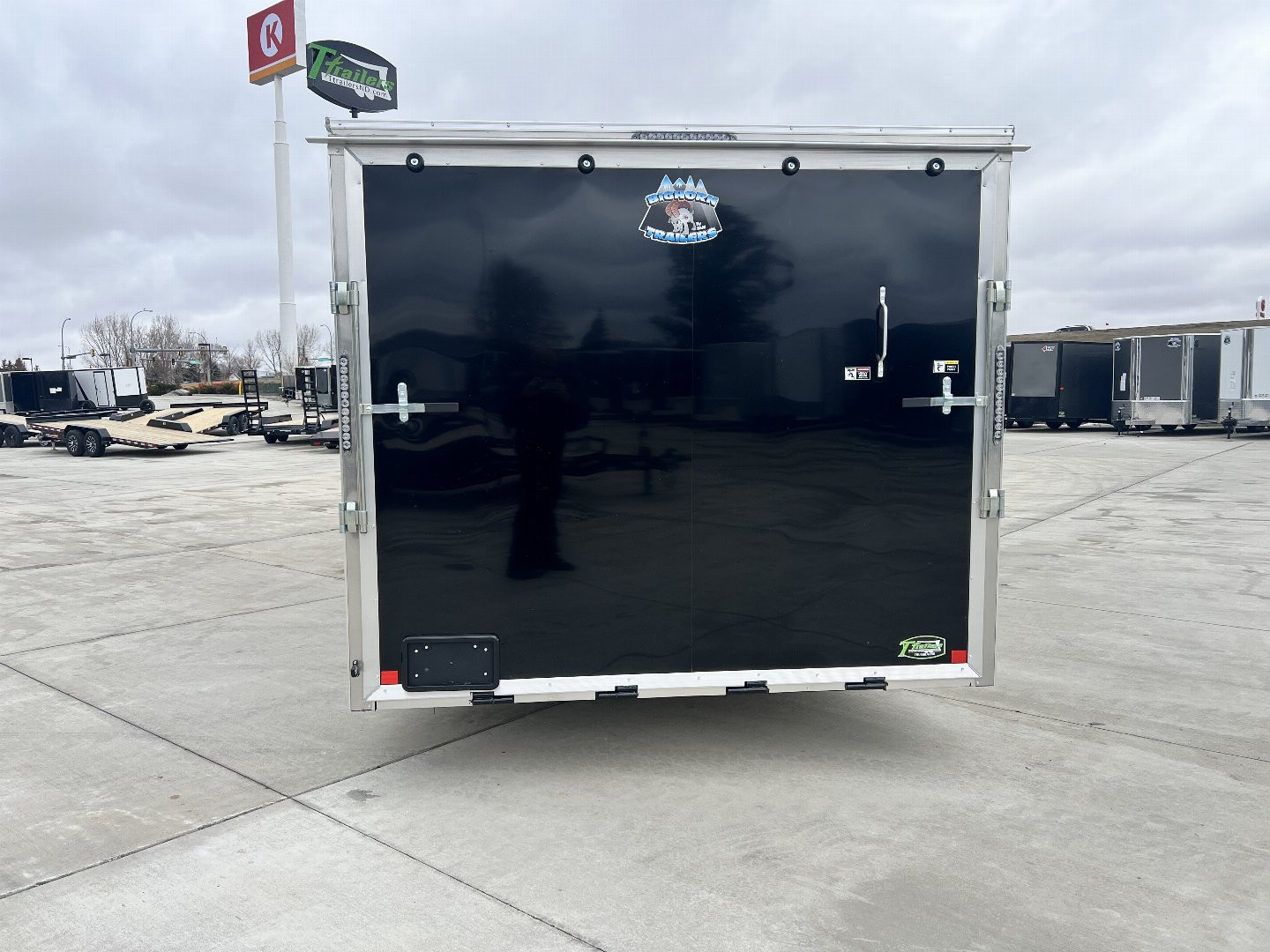 New 2025 Bighorn R&M 8.5x24 + 2’V Nose Rear Ramp Enclosed Cargo Trailer Car Hauler