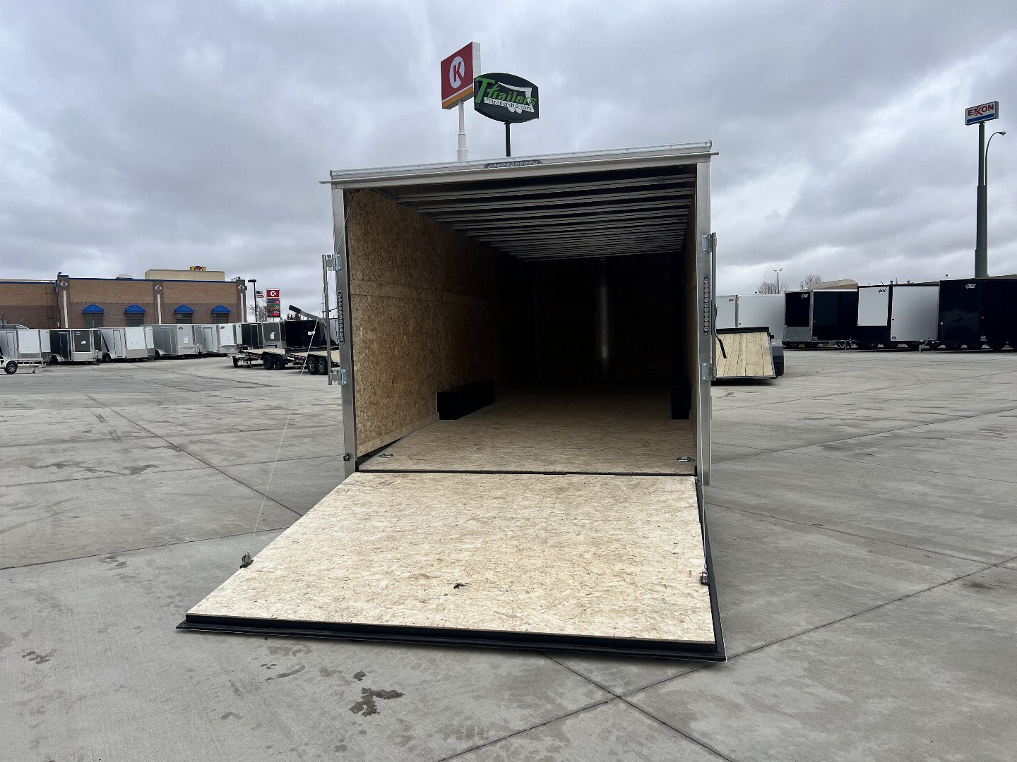 New 2025 Bighorn R&M 8.5x24 + 2’V Nose Rear Ramp Enclosed Cargo Trailer Car Hauler