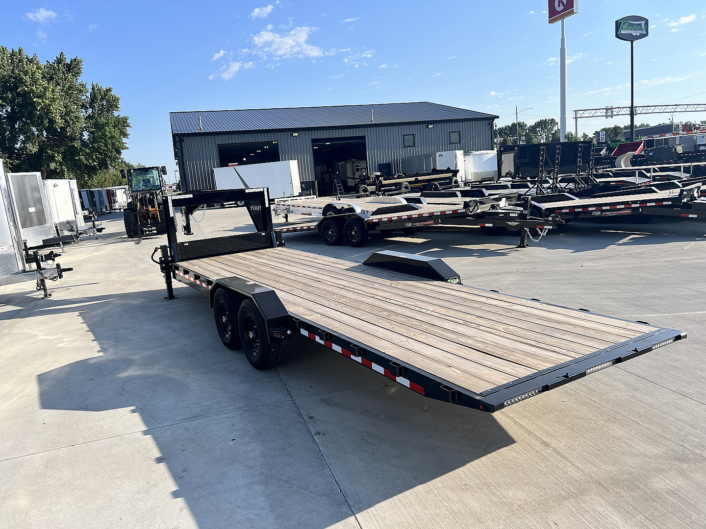 New 2025 H&H Gooseneck POWER TILT 24' 2-7000lb  axles=14K DRIVE OVER FENDER Car Hauler Trailer