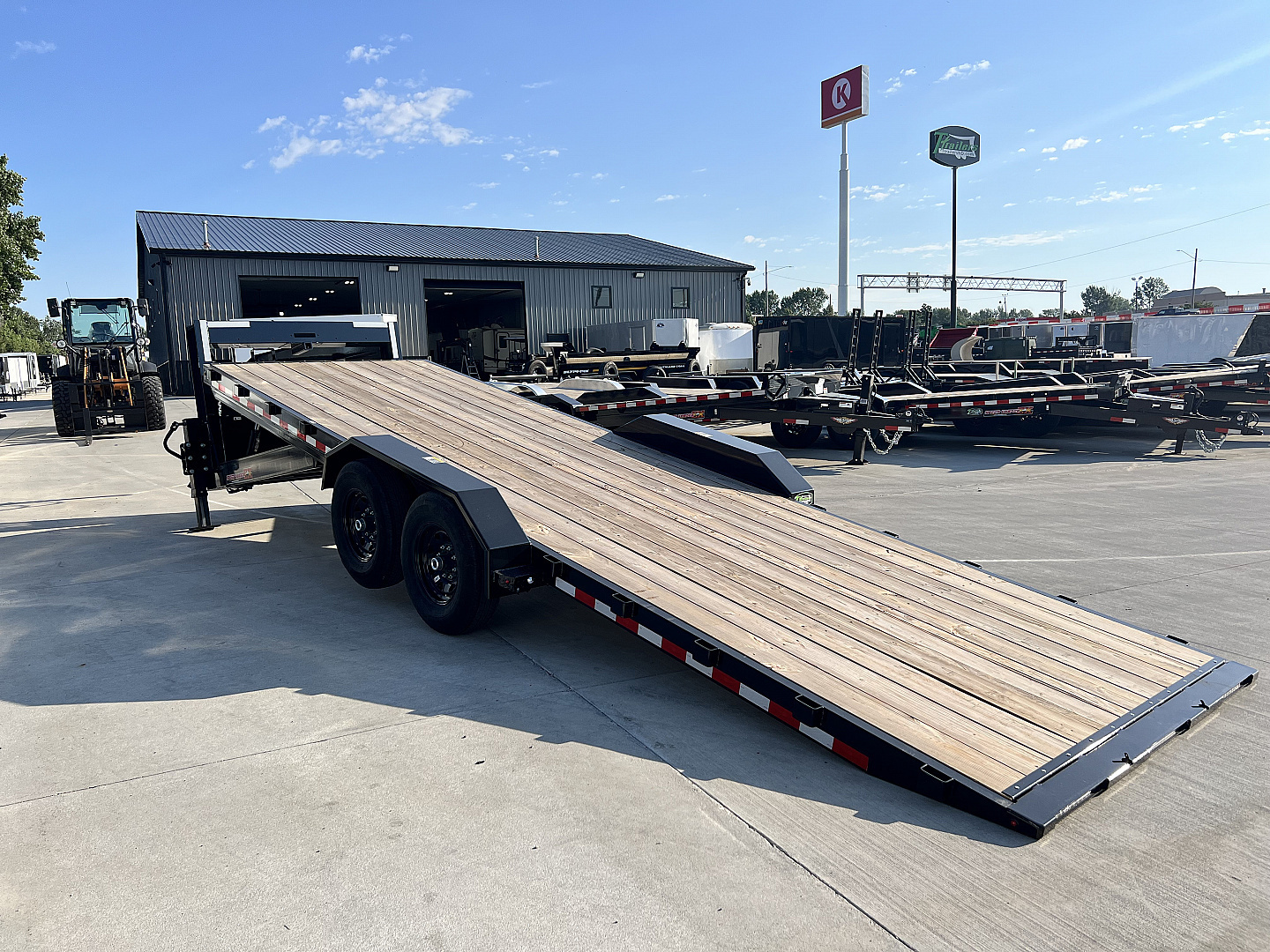 New 2025 H&H Gooseneck POWER TILT 24' 2-7000lb  axles=14K DRIVE OVER FENDER Car Hauler Trailer