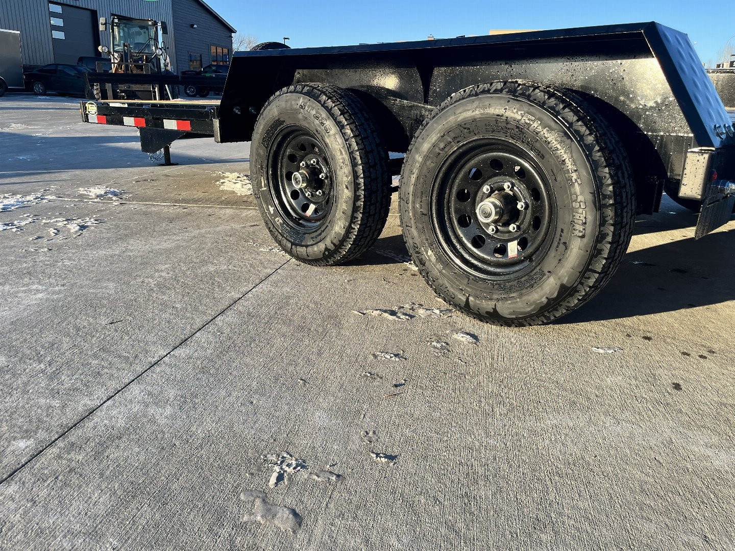 New 2025 Southland 18’=16’flat + 2’ dovetail Flatbed 2-5200lb axles = 10K Trailer with Fold Up Ramps