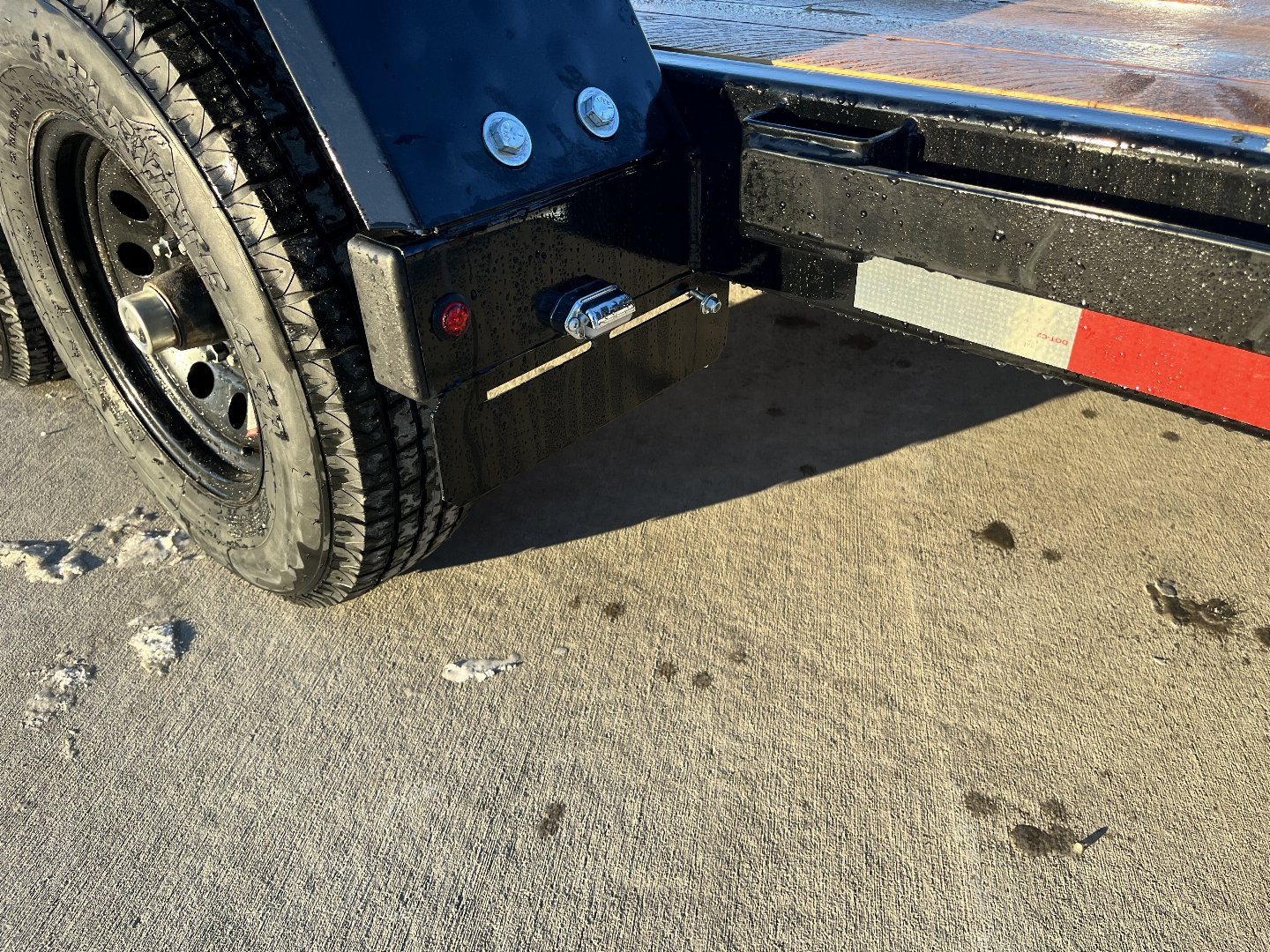 New 2025 Southland 18’=16’flat + 2’ dovetail Flatbed 2-5200lb axles = 10K Trailer with Fold Up Ramps