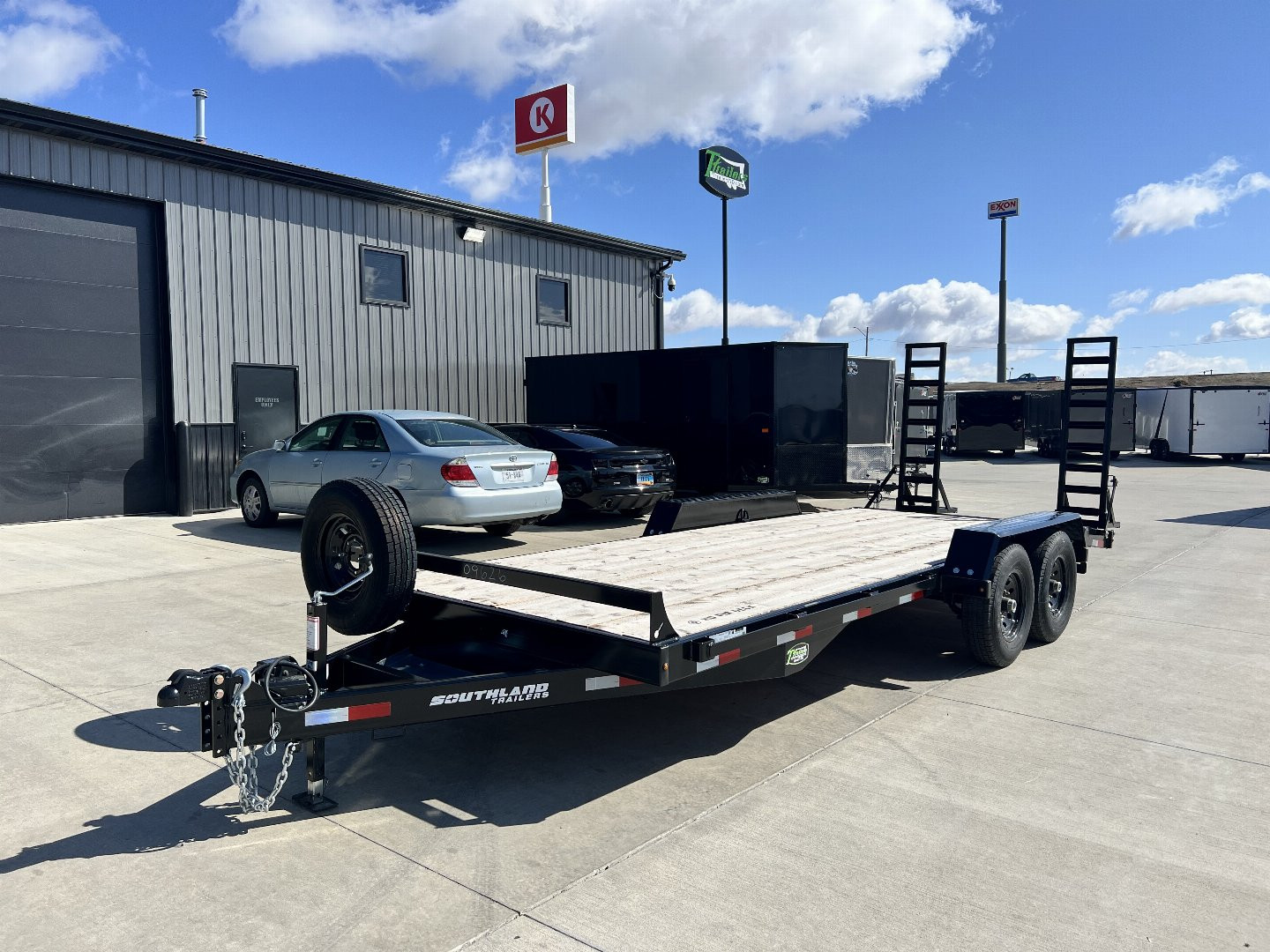 New 2025 Southland 20’ Flatbed 2-7000lb axles =14K Dovetail Trailer Fold Up Ramps