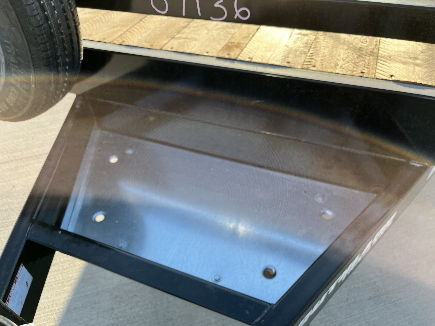New 2025 Southland 24’ Flatbed 3-7000lb axles =21K Dovetail Trailer Fold Up Ramps