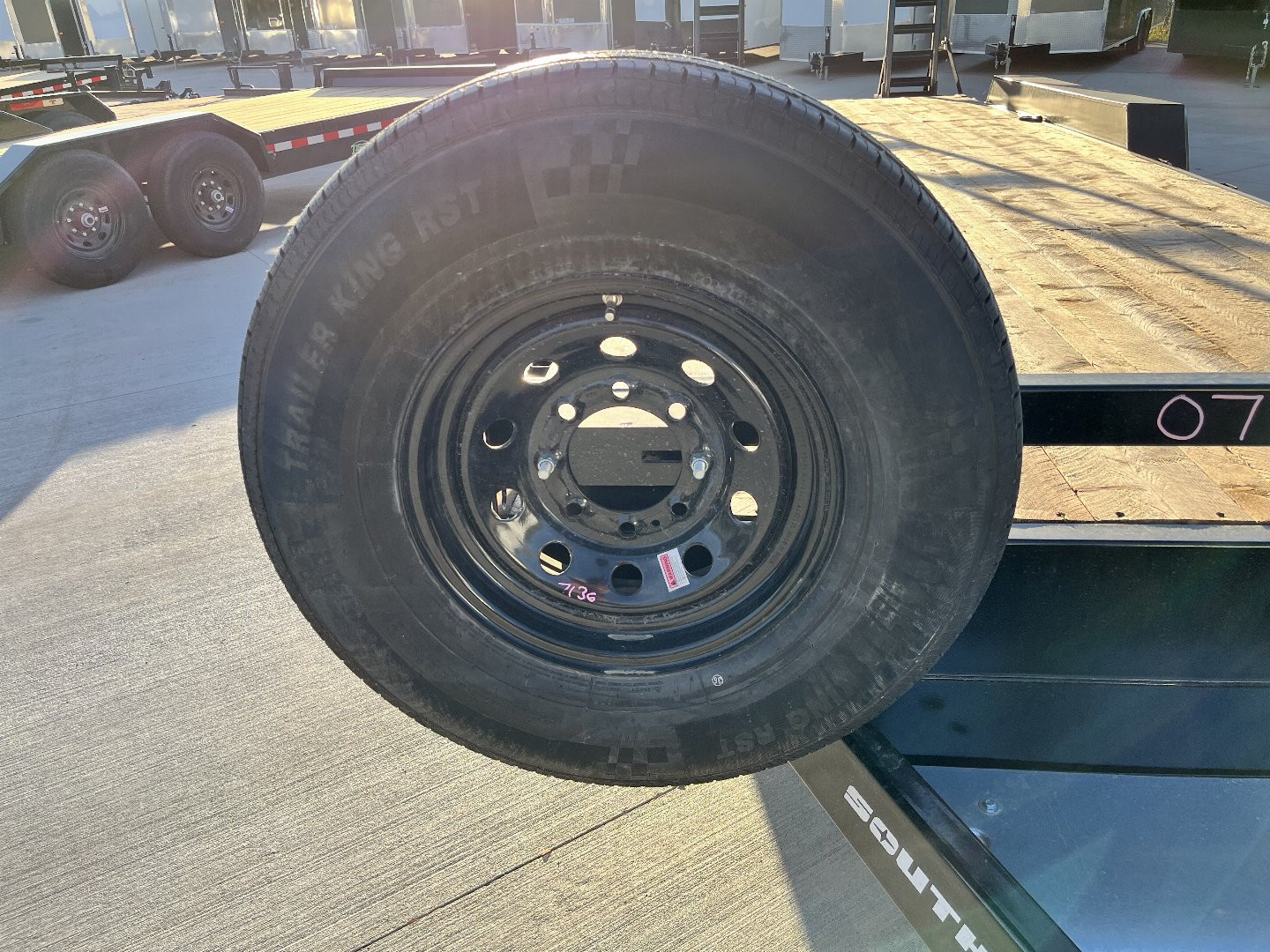 New 2025 Southland 24’ Flatbed 3-7000lb axles =21K Dovetail Trailer Fold Up Ramps