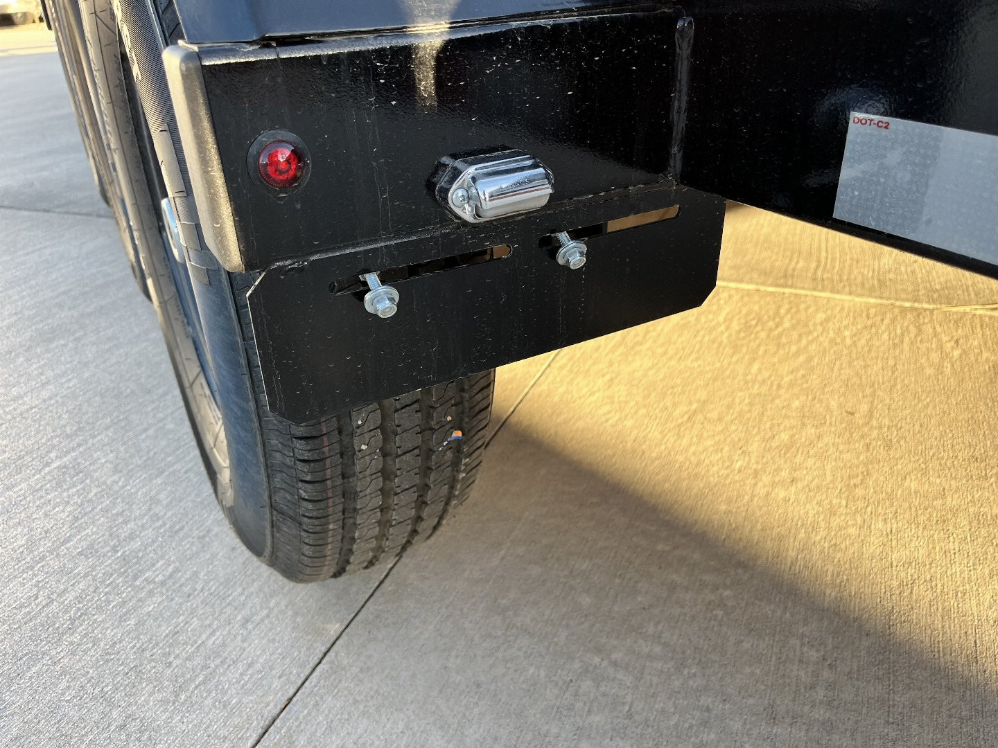 New 2025 Southland 24’ Flatbed 3-7000lb axles =21K Dovetail Trailer Fold Up Ramps