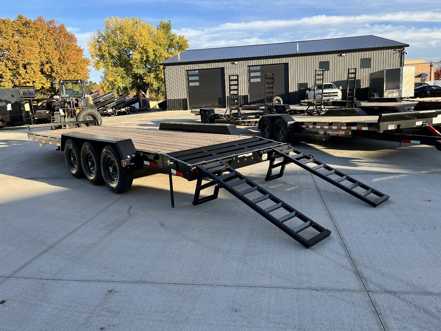 New 2025 Southland 24’ Flatbed 3-7000lb axles =21K Dovetail Trailer Fold Up Ramps