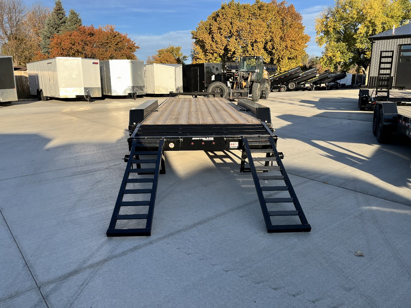 New 2025 Southland 24’ Flatbed 3-7000lb axles =21K Dovetail Trailer Fold Up Ramps