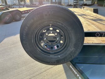 New 2025 Southland 24’ Flatbed 3-7000lb axles =21K Dovetail Trailer Fold Up Ramps
