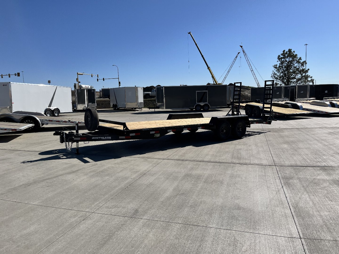 New 2025 Southland 22’=20 flat +2ft dovetail Flatbed 2-5200lb axles =10K  Trailer with Fold Up Ramps